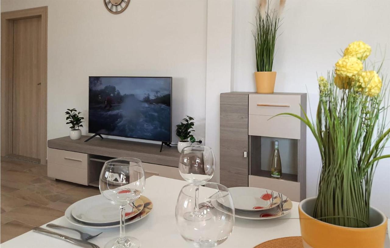 Lägenhet Nice In With 2 Bedrooms